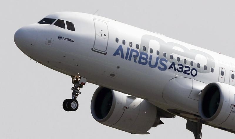 © Reuters. Irán quiere comprar 80-90 aviones Boeing y Airbus al año tras las sanciones