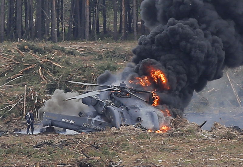 © Reuters. مقتل طيار وإصابة آخر بعد تحطم طائرة هيلكوبتر في عرض جوي روسي