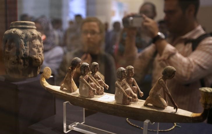 © Reuters. الحرب والسلام في معرض فرعوني بالمتحف المصري