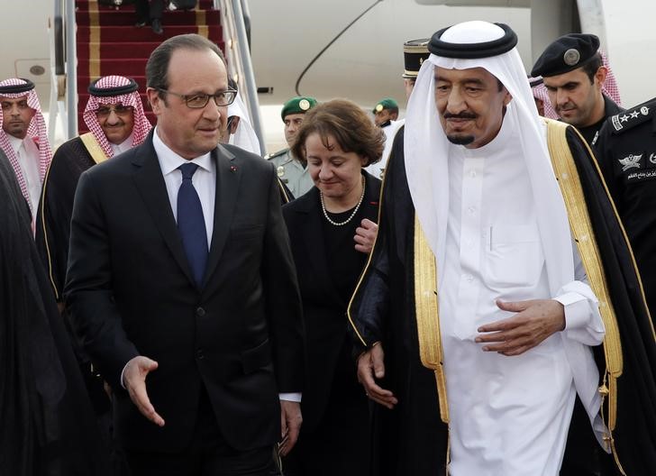 © Reuters. ملك السعودية يغادر فرنسا بعد جدل حول عطلته في الريفييرا
