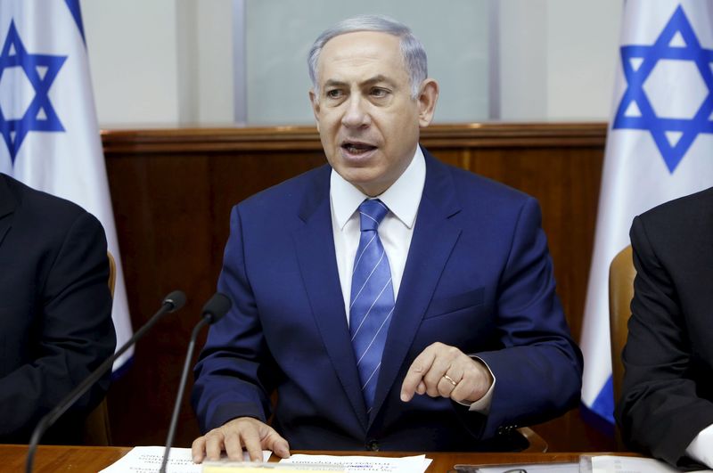 © Reuters. Israel's Prime Minister Netanyahu attends cabinet meeting in Jerusalem