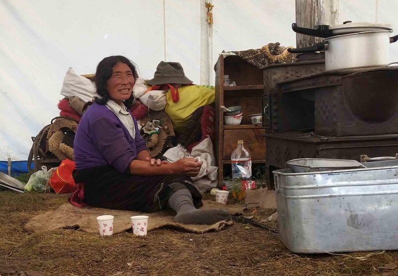© Reuters. A Tibetan herdsman rests at her tent in Aba Tibetan and Quango Autonomous Prefecture
