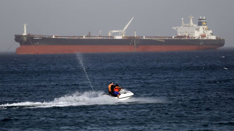 © Reuters. وكالة: آلاف من شرطة مصر يؤمنون حفل افتتاح قناة السويس الجديدة