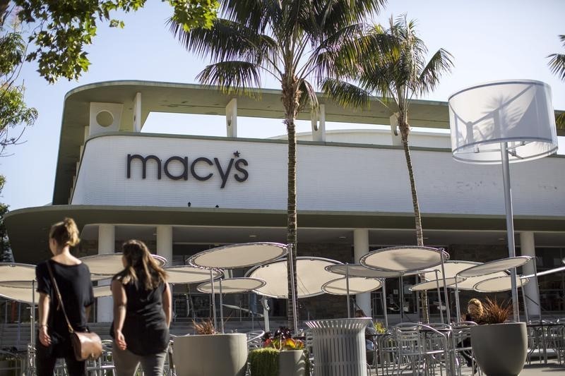 © Reuters. An exterior of a Macy's store in Pasadena