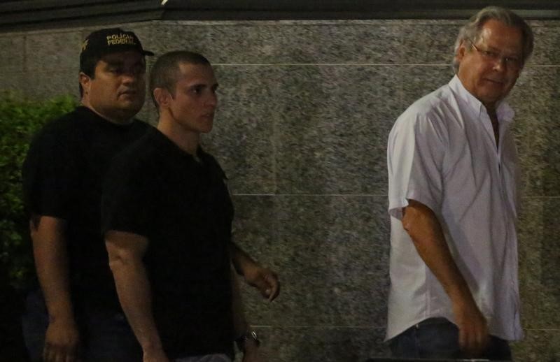 © Reuters. José Dirceu é preso em caso do mensalão em São Paulo