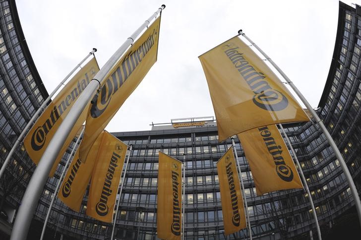 © Reuters. CONTINENTAL RELÈVE SON OBJECTIF DE MARGE