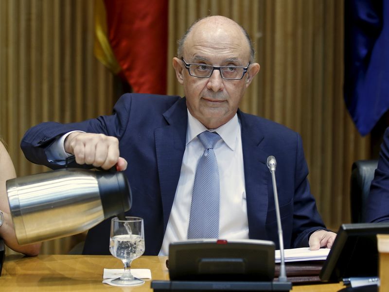 © Reuters. El Gobierno español sugiere más rebajas fiscales si gana las elecciones
