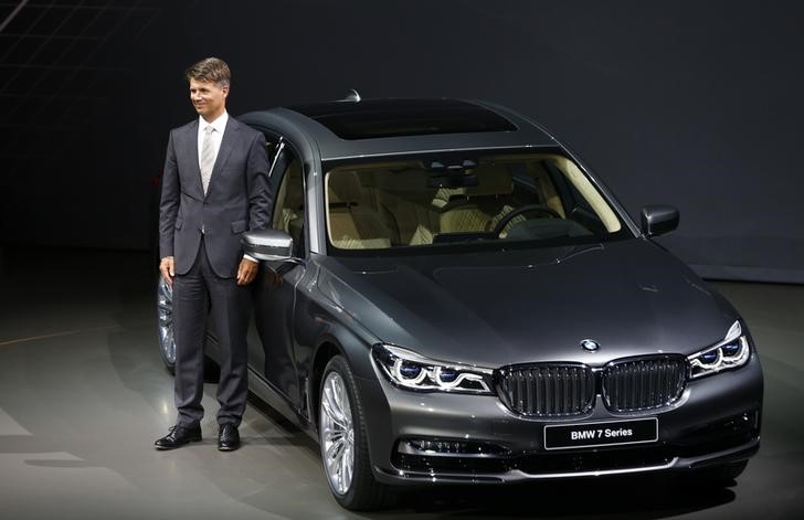 © Reuters. Krueger, Chairman of the Board of Management of BMW, poses during the world premiere of the new BMW 7 series car at the company's headquarters in Munich