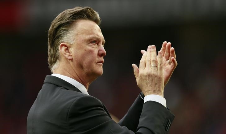 © Reuters. Van Gaal afronta múltiples interrogantes antes del inicio de la temporada