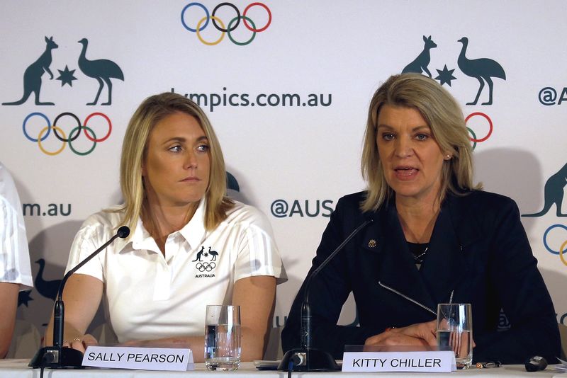 © Reuters. Australia's Olympic 100 metres hurdles champion Sally Pearson listens to Australia's chef de mission Kitty Chiller as she speaks during a media conference in Sydney, Australia