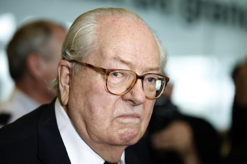 © Reuters. JEAN-MARIE LE PEN CONVOQUÉ DEVANT LE CONSEIL DE DISCIPLINE DU FN