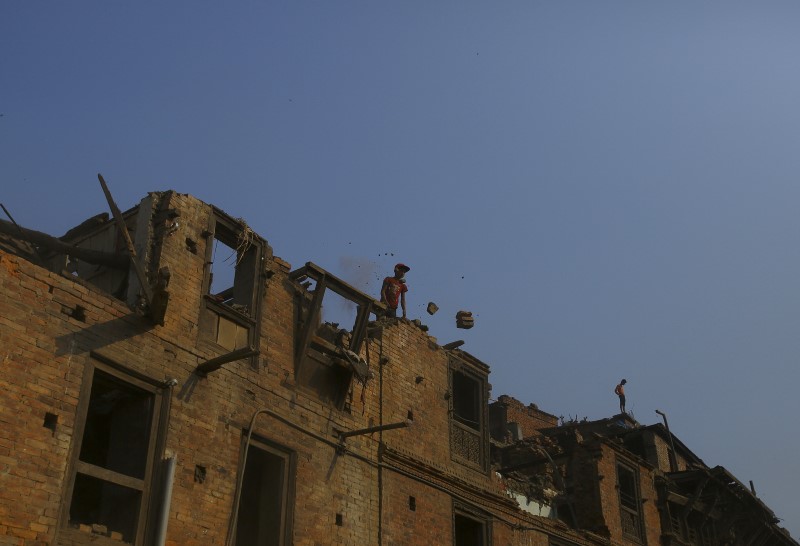 © Reuters. Recuperados los restos de 17 desaparecidos en Nepal