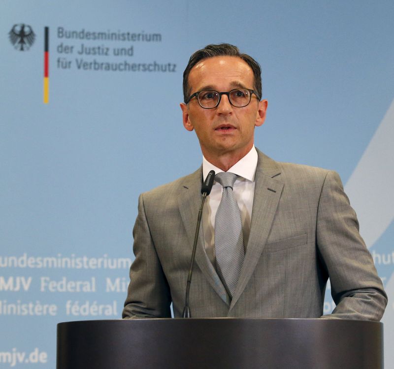 © Reuters. تحقيق عن الخيانة يثير الجدل ويهز المؤسسة السياسية في ألمانيا