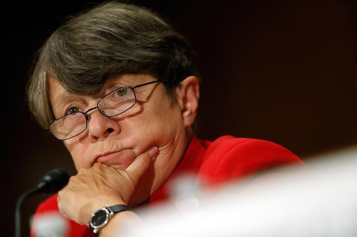 © Reuters. U.S. Securities and Exchange Commission Chair White testifies about Wall Street reform before a Senate Banking Committee hearing on Capitol Hill in Washington