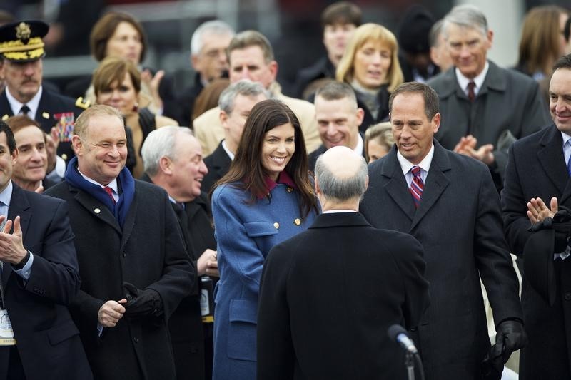 © Reuters. Pennsylvania Attorney General Kathleen Kane congratulates Governor Tom Wolf following his inauguration ceremony at the State Capitol in Harrisburg, PA on January 20, 2015.