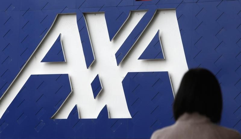© Reuters. A pedestrian walks past the AXA Asia Pacific headquarters in Melbourne