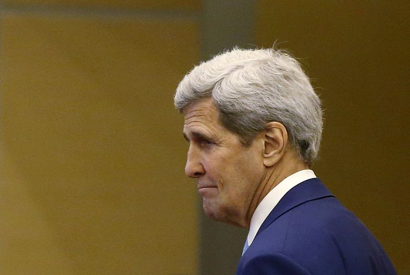 © Reuters. U.S. Secretary of State John Kerry arrives at the 22nd Southeast Asian Nations (ASEAN) Regional Forum during the 48th ASEAN foreign ministers meeting in Kuala Lumpur