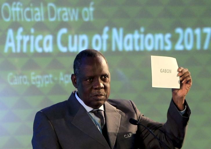 © Reuters. Confederation of African Football (CAF) President Issa Hayatou announces Gabon as host of the 2017 African Cup of Nations during a CAF executive committee meeting in Cairo