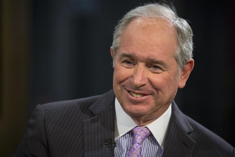 © Reuters. Schwarzman, Chairman and CEO of The Blackstone Group, speaks during an interview with Bartiromo, on her Fox Business Network show; "Opening Bell with Maria Bartiromo" in New York