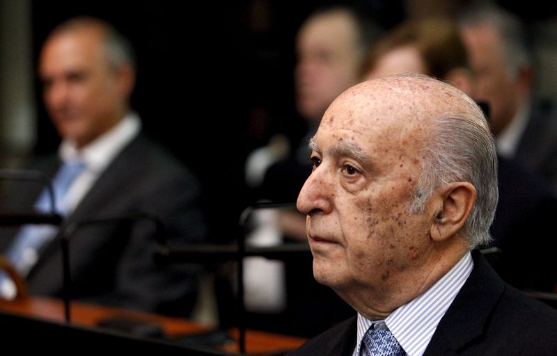 © Reuters. Argentina inicia juicio a ex presidente Menem por encubrimiento de atentado 