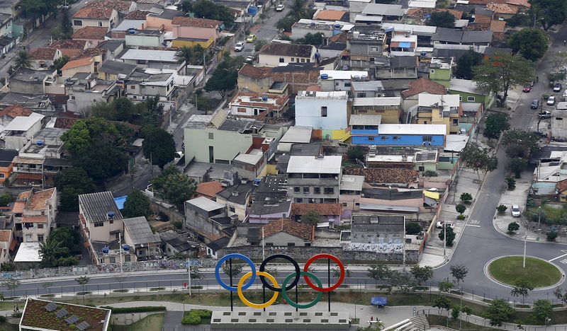 © Reuters. Aros olímpicos são vistos no Parque Madureira, no Rio de Janeiro