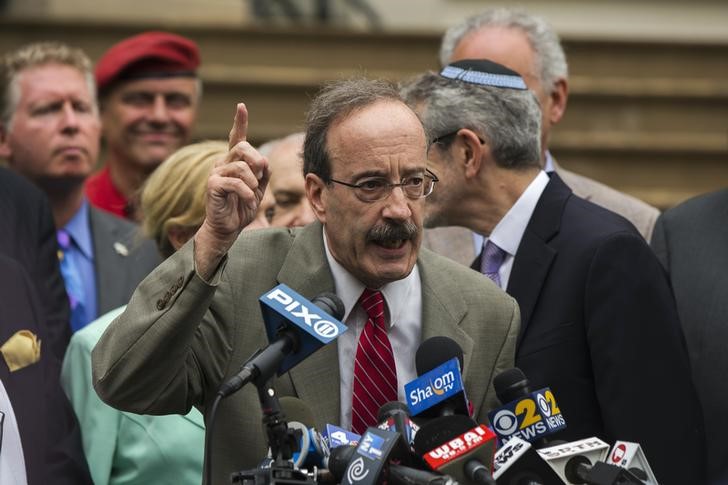 © Reuters. U.S. Representative Engel speaks during a pro-Israel rally organised by local Jewish communities in New York