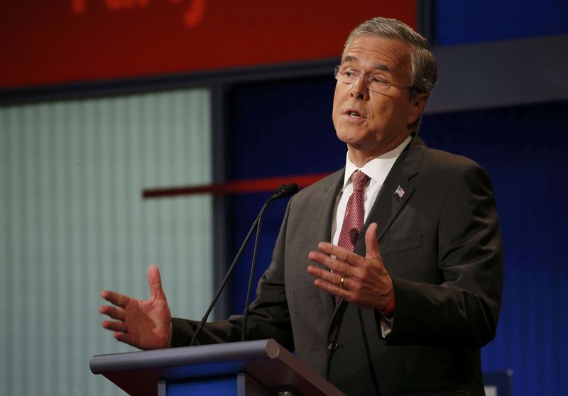 © Reuters. Republican 2016 U.S. presidential candidate and former Florida Governor Jeb Bush answers a question at the first official Republican presidential candidates debate of the 2016 U.S. presidential campaign in Cleveland