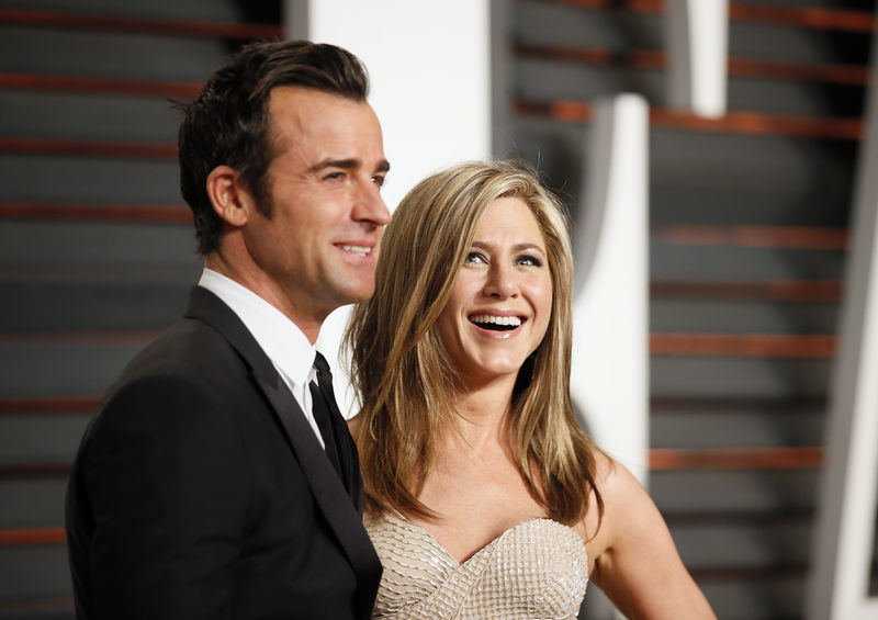 © Reuters. Jennifer Aniston y Justin Theroux contraen matrimonio en Los Ángeles
