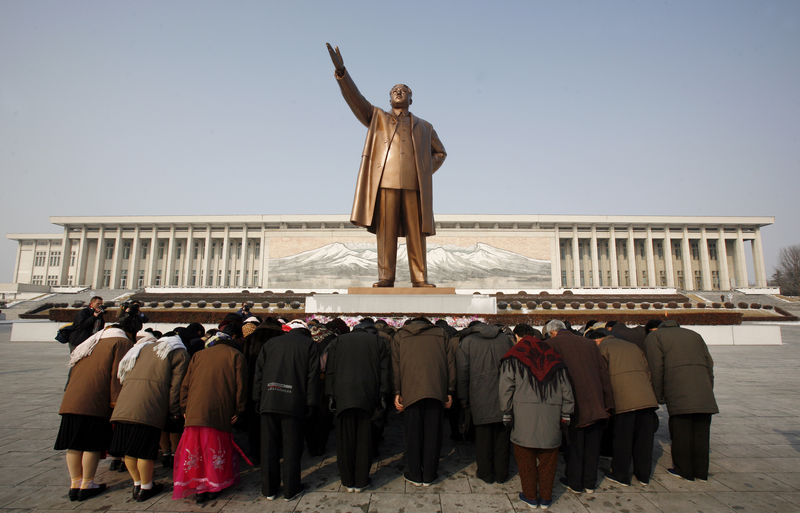 © Reuters. Corea del Norte retrasa los relojes para crear su propia zona horaria