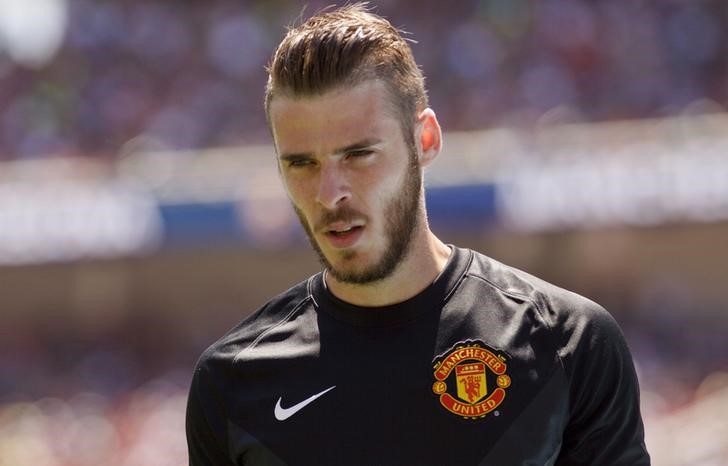 © Reuters. De Gea se perderá el primer partido de Premier del United, dice Van Gaal