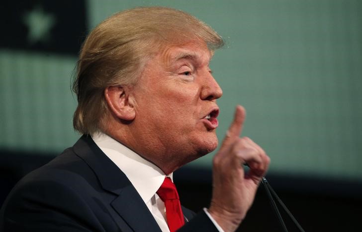 © Reuters. Republican 2016 U.S. presidential candidate businessman Donald Trump speaks during the first official Republican presidential candidates debate of the 2016 U.S. presidential campaign in Cleveland