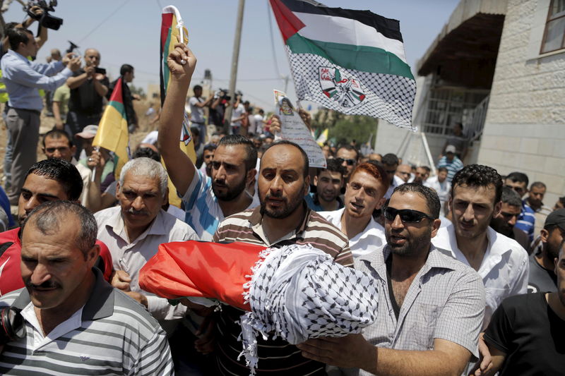 © Reuters. وفاة والد الرضيع الفلسطيني الذي قتل حرقا في الضفة الغربية