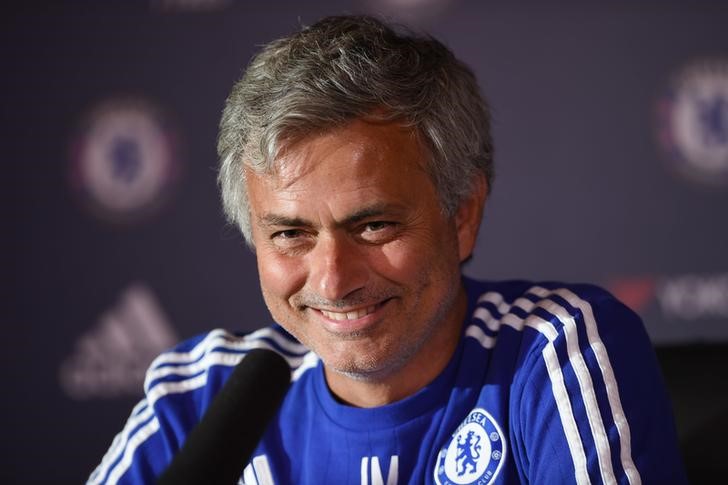 © Reuters. Mourinho extiende contrato por cuatro años con el Chelsea de Inglaterra