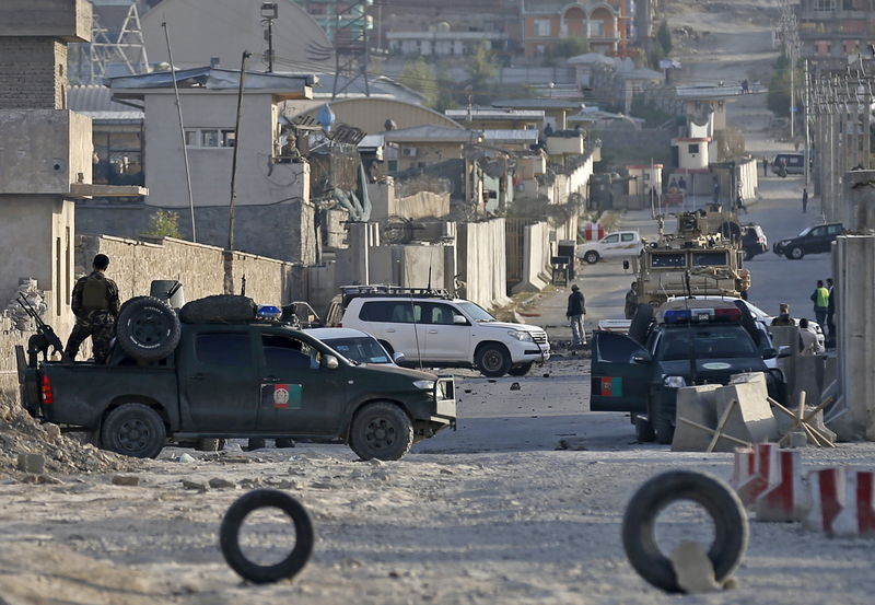 © Reuters. Ocho contratistas entre los muertos en un ataque contra una base de la OTAN en Kabul