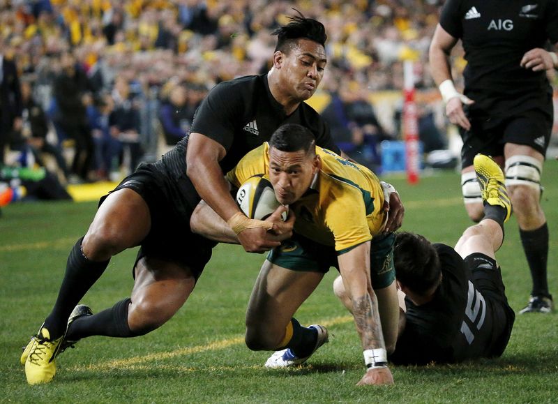 © Reuters. Folau of Australia's Wallabies is tackled by Savea and Smith of New Zealand's All Blacks during their Bledisloe Cup rugby match in Sydney