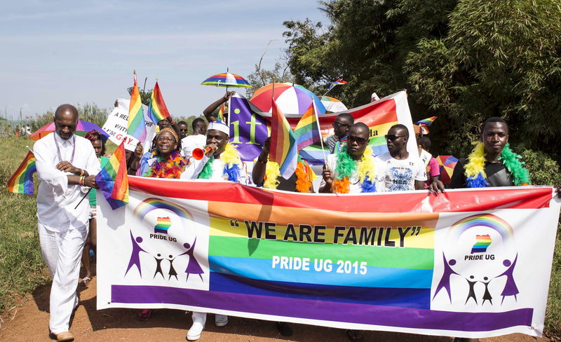 © Reuters. People who identified themselves as members of the LGBT community parade in Entebbe, southwest of Uganda's capital Kampala