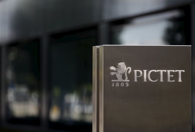 © Reuters. File photo of a sign bearing the logo of private bank Pictet at its company headquarters in Geneva