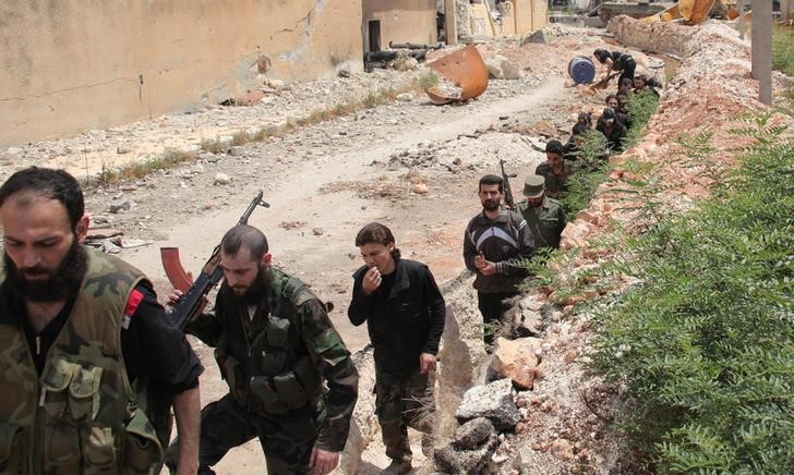 © Reuters. المرصد السوري: تنظيم الدولة الاسلامية قتل 37 من جماعات منافسة في حلب