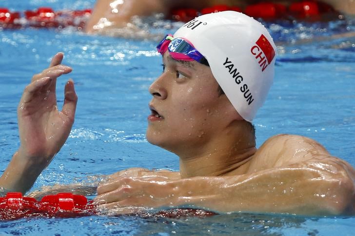 © Reuters. Sun of China gestures after the men's 1500m freestyle heats at the Aquatics World Championships in Kazan