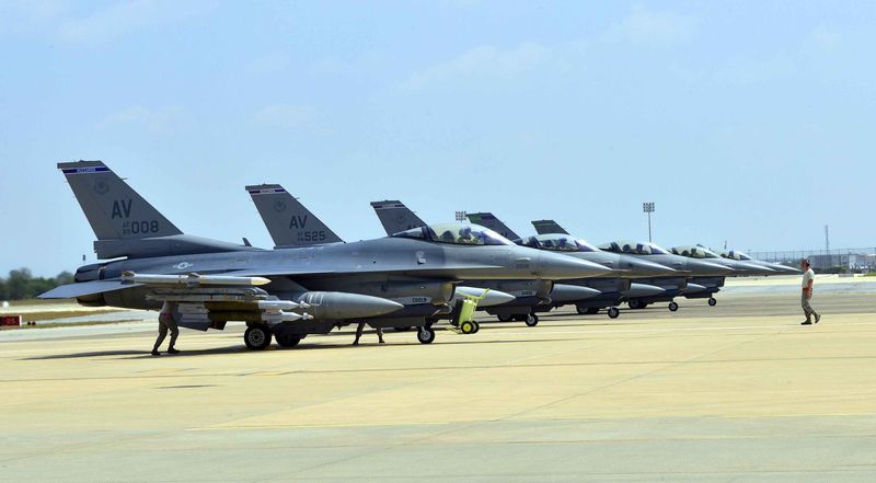 © Reuters. Six U.S. Air Force F-16 Fighting Falcons from Aviano Air Base, Italy, are seen at Incirlik Air Base, Turkey, after being deployed
