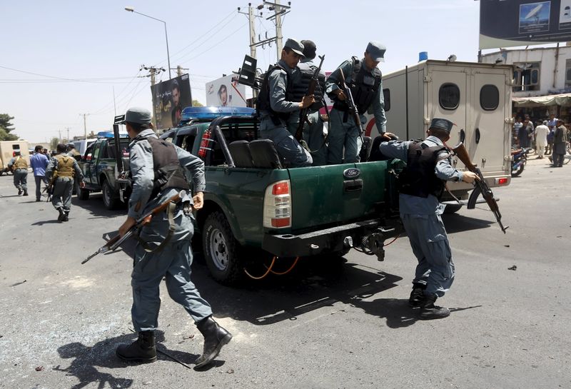 © Reuters. الشرطة: انفجار مدو قرب مطار كابول ومخاوف من سقوط ضحايا