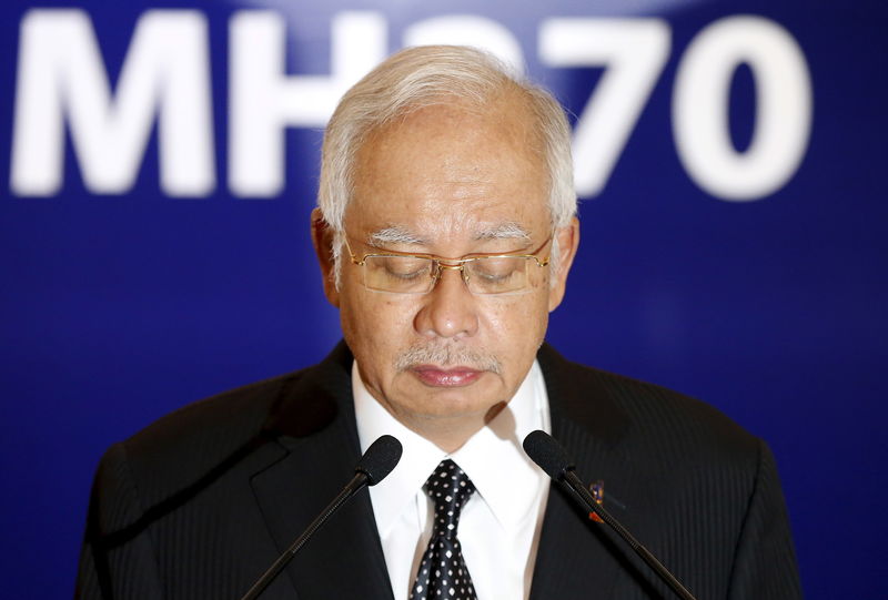 © Reuters. Primeiro-ministro da Malásia, Najib Razak, durante entrevista coletiva sobre o voo, em Kuala Lumpur