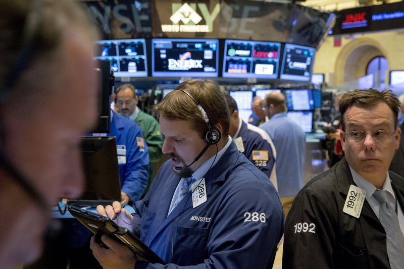© Reuters. الأسهم الأمريكية تفتح مرتفعة بعد صفقة لبيركشاير