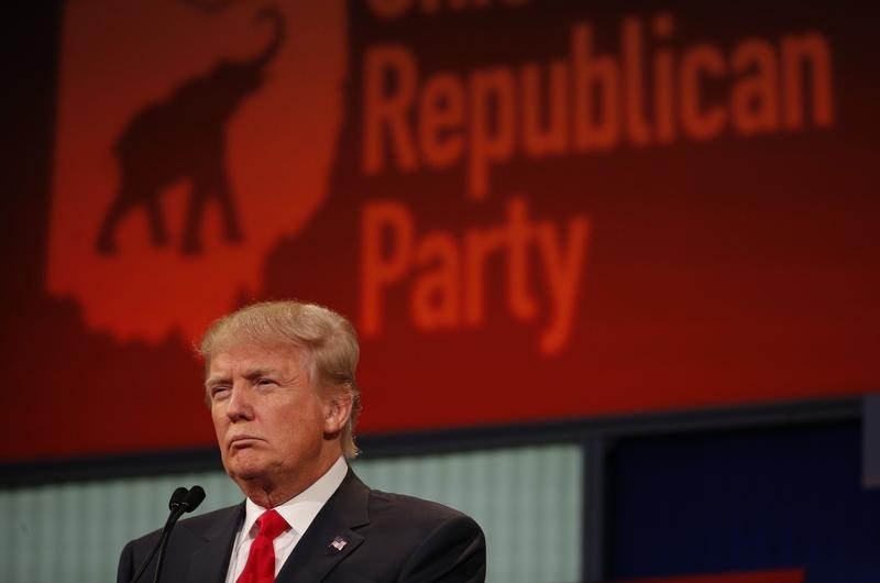 © Reuters. Pré-candidato republicano à Presidência dos EUA, Donald Trump, durante debate