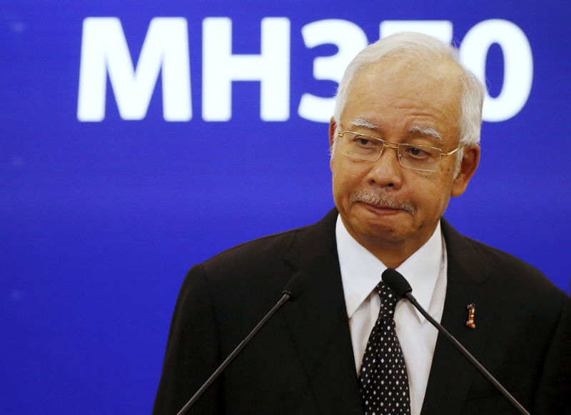 © Reuters. حزب ماليزي معارض يرفع دعوى على رئيس الوزراء وصندوق حكومي