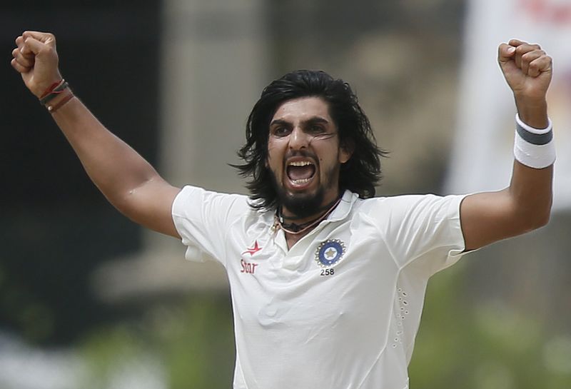 © Reuters. India's Sharma celebrates after taking the wicket of Sri Lanka's Karunaratne during the first day of their first test cricket match in Galle