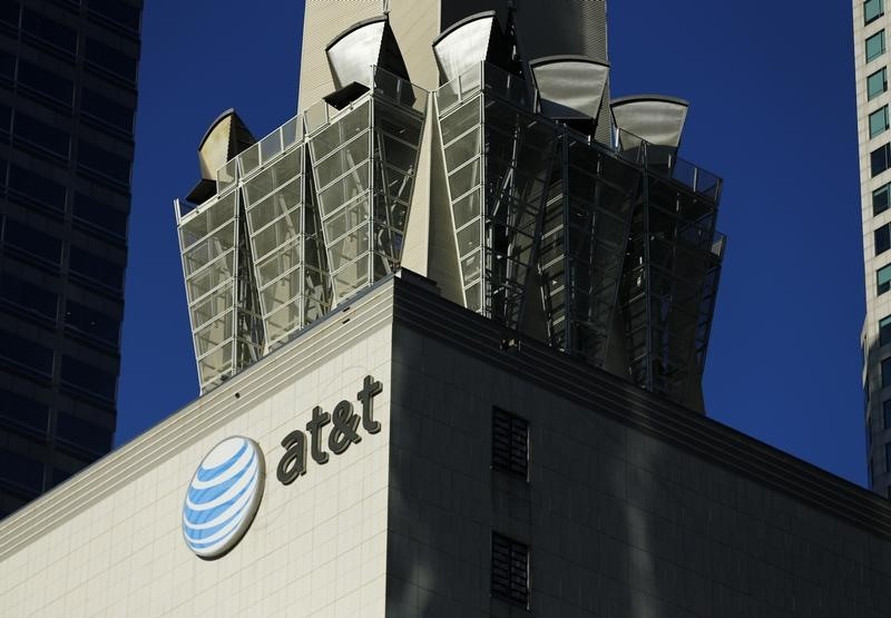 © Reuters. An AT&T logo and communication equipment is shown on a building in Los Angeles