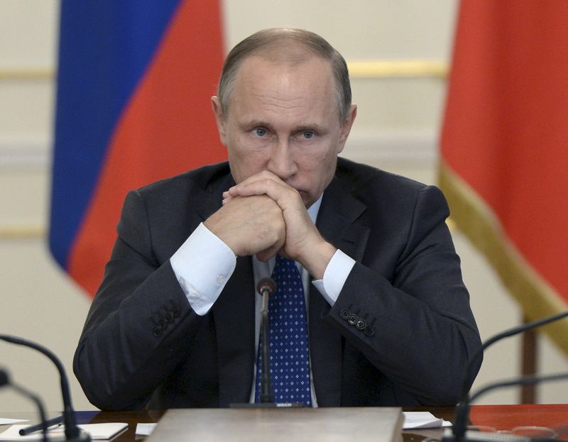 © Reuters. انترفاكس: بوتين يبحث تصاعد العنف في أوكرانيا