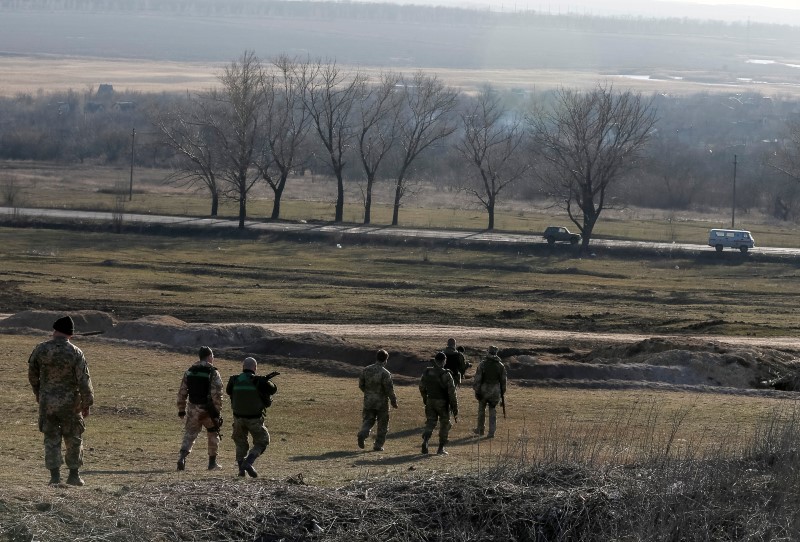 © Reuters. اتهامات متبادلة بين أوكرانيا والانفصاليين بانتهاك وقف إطلاق النار