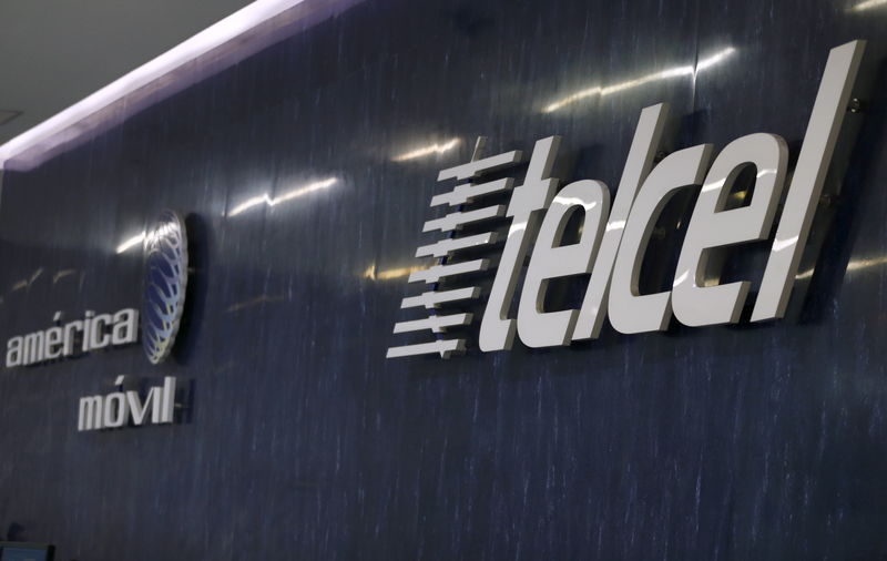 © Reuters. The logos of America Movil and its commercial brand Telcel are seen at the reception area in the company's offices in Mexico City